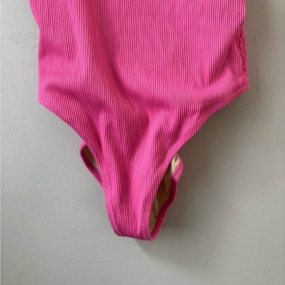 Old Navy Pink Women's One Piece Swimsuit - Picture 5 of 8